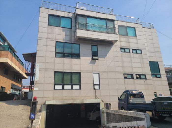 건물 후면 외관