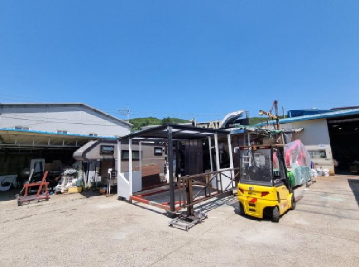 공장부지 전경 (철재구조물)