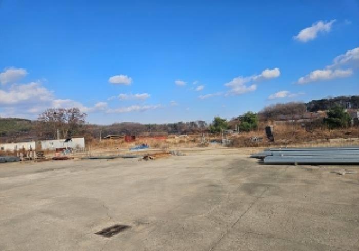표시 목록 1번 대지 전경 (공장 건물 앞)