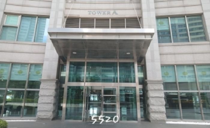 본건 1층 공동 출입구 전경