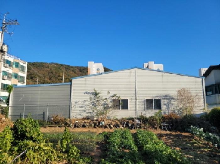 물건2번 창고시설 우측 측면부 전경사진