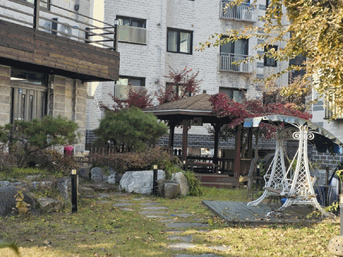 본건 소재 정자 등