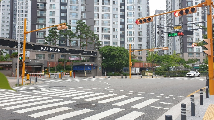 단지입구 주변전경