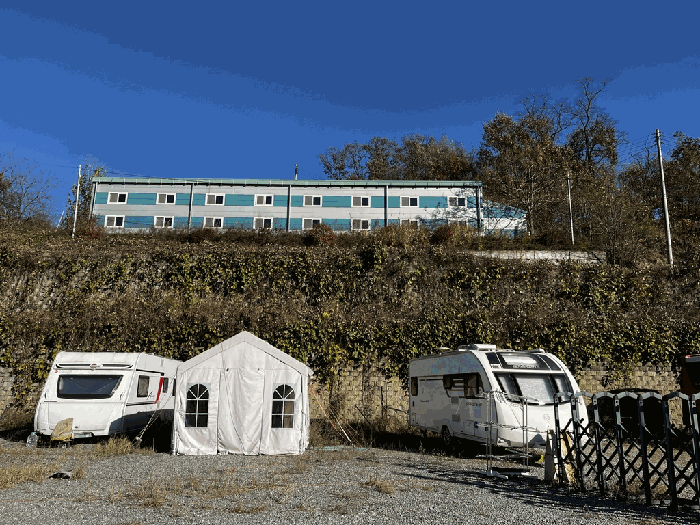 본건 서측에서 본 전경