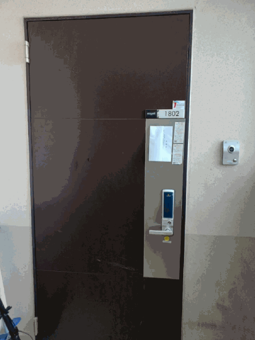 본건 1802호 출입문