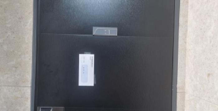 본 호(환해장성로 189 오션갤러리프리미어빌라스1단지 101동 301호) 현관문에 부착한 안내문