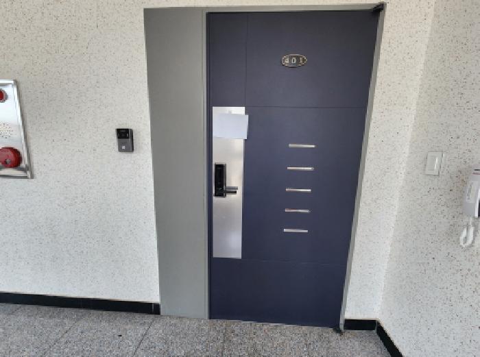 401호 세대 출입구