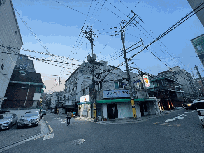본건 및 주위전경(남동측에서 촬영)