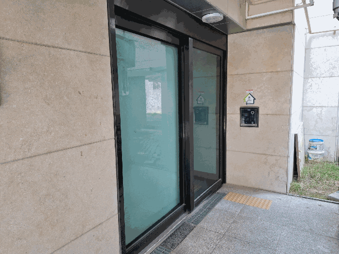 공동 주 출입구