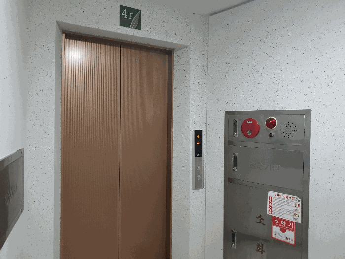 제4층 승강기