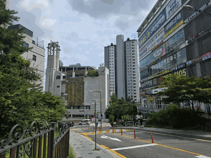 본건 두산위브트레지움아파트 주변 상가 전경