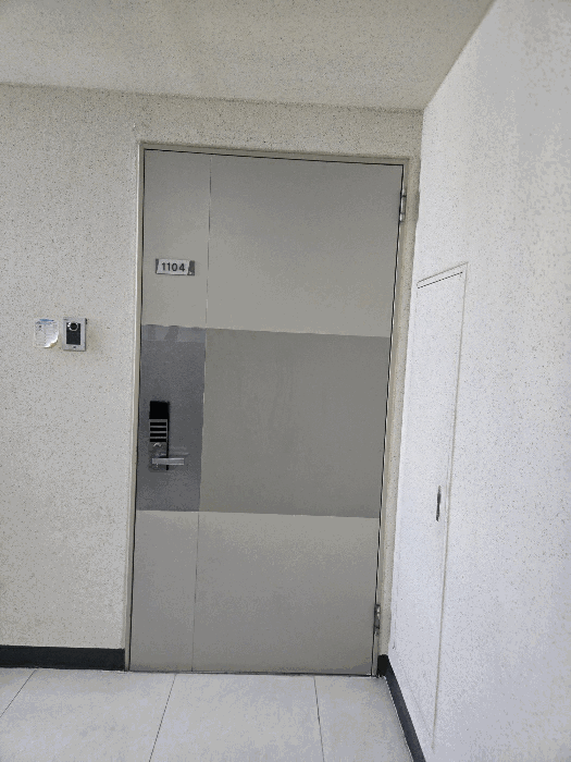 본건 제207동 제1104호 입구 전경