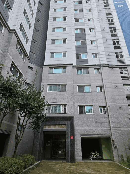 본건 제207동 입구 전경
