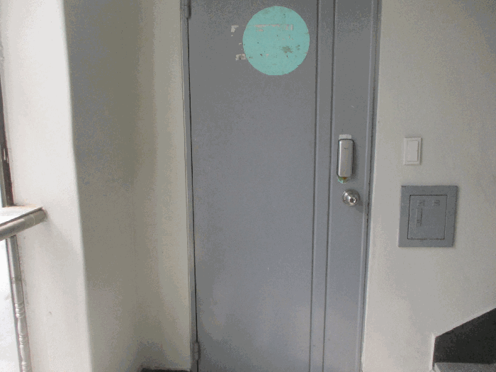 2층 출입구