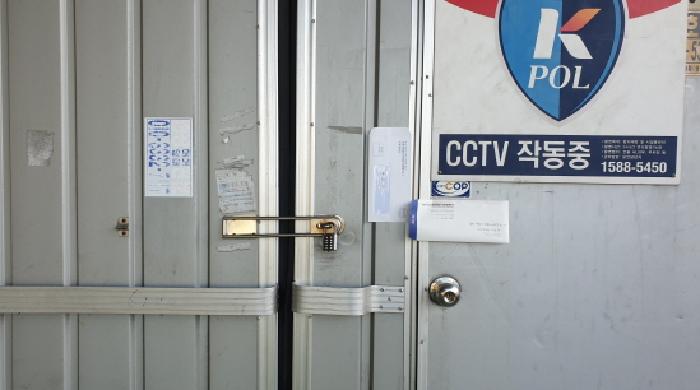 목록2. 나동 건물 출입문