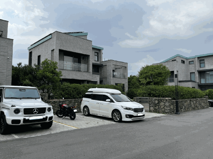남동측 전경