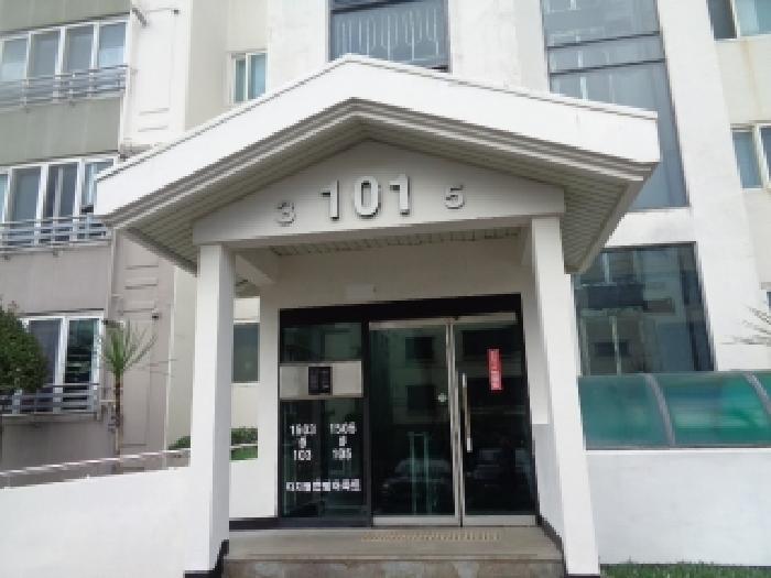 - 본 호(연동4길 32, 디지털한빛아파트) 건물 3,5호 라인 공동출입문