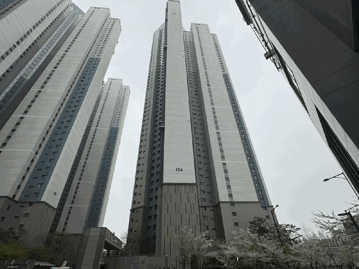 본건 104동 전경