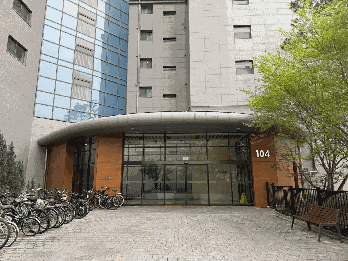 본건 104동 1층 출입구