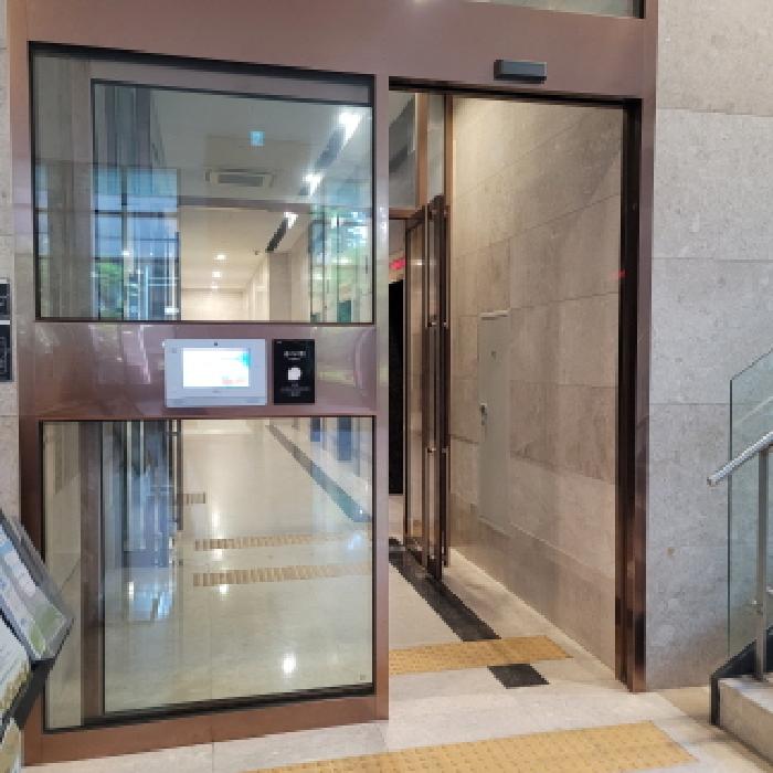 공동현관 출입구 전경