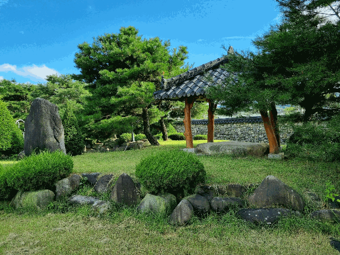 사각정자 및 조경석