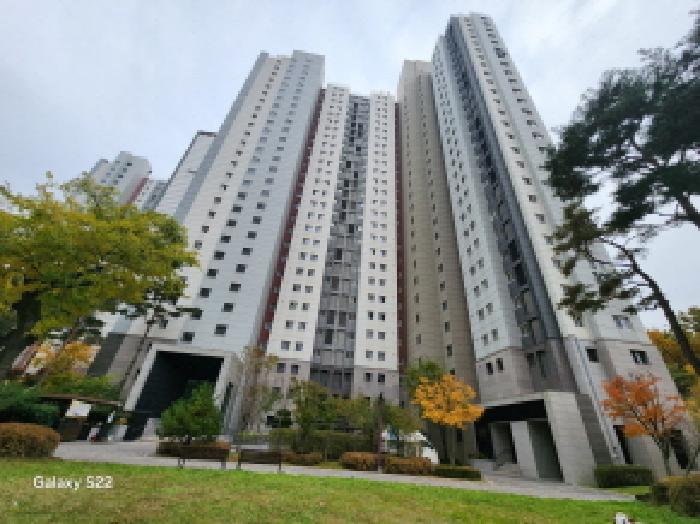 이건 부동산 외관 전경
(105동)