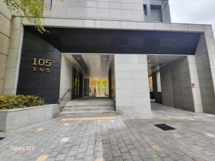 이건 부동산 세대공동출입구