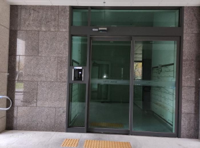 이건 부동산 세대공동출입문