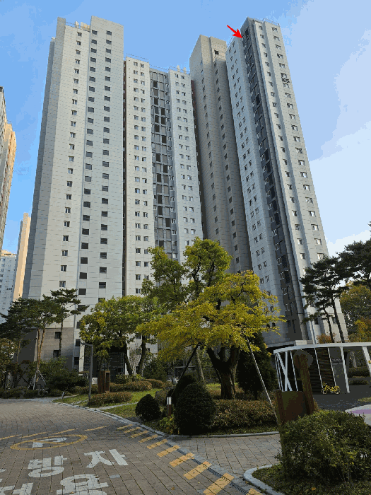 본건 및 105동 전경