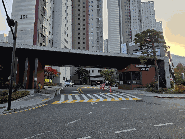 본건 단지 주 출입구