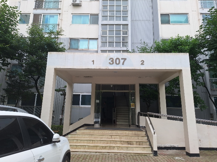 [ 1층 공동출입구 전경 ]