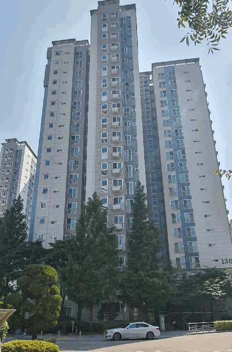 본건 소재 건물 전경
