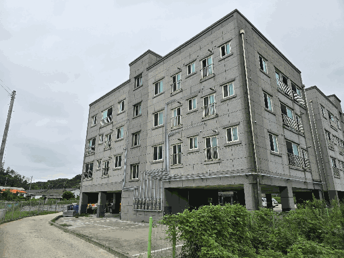 대상물건 남동측에서의 전경