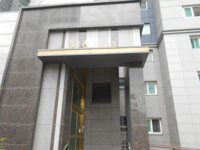 출입구 부분