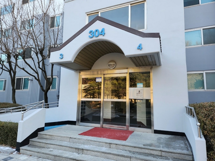 [1층 공동출입구]