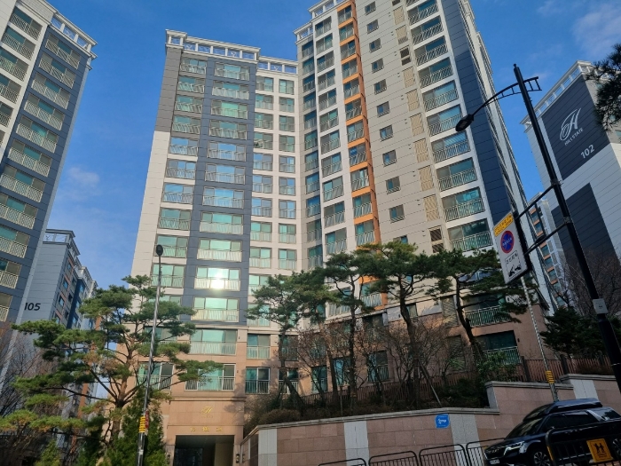 본건 남서측에서 촬영