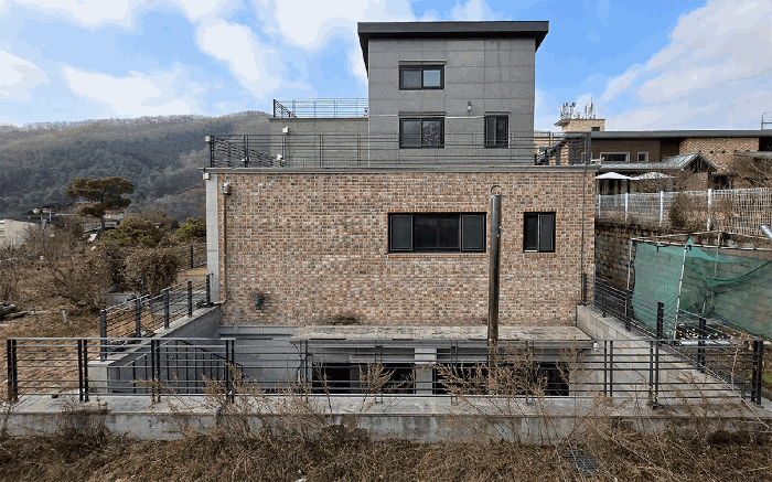 4. 본건 근경(동측에서 촬영)
