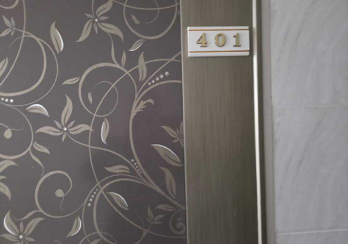 401호 세대 출입문
