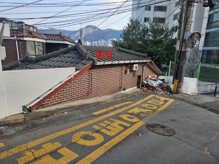 [본건 서측 외부전경]