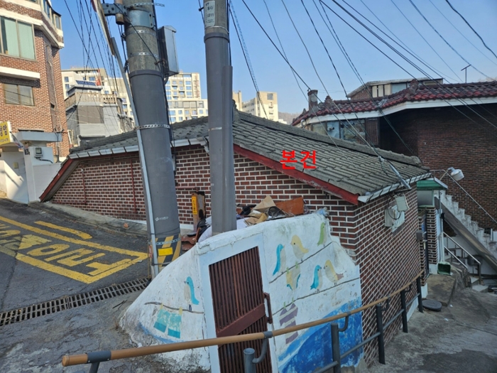 [본건 서측 및 남측 외부전경]