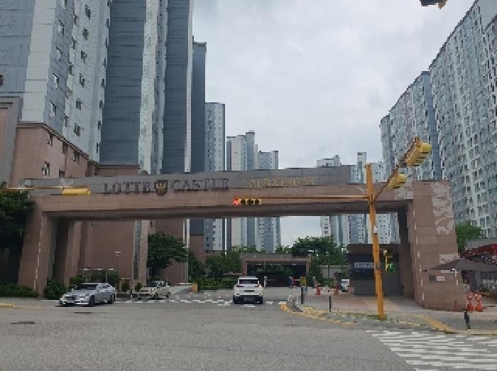 아파트 출입구