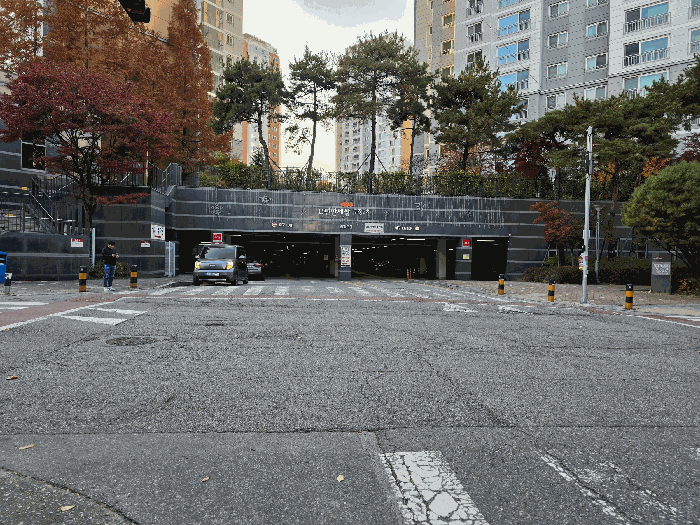 아파트 정문