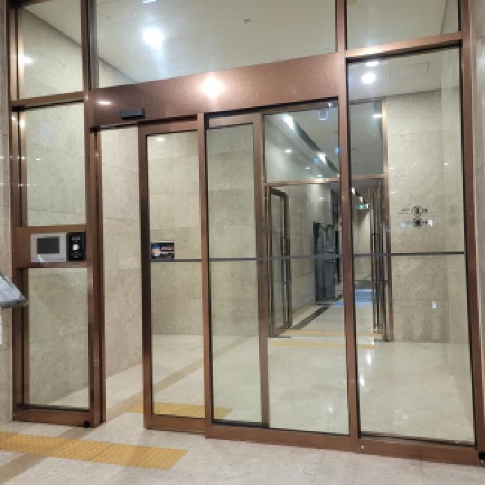 공동현관 출입구 전경