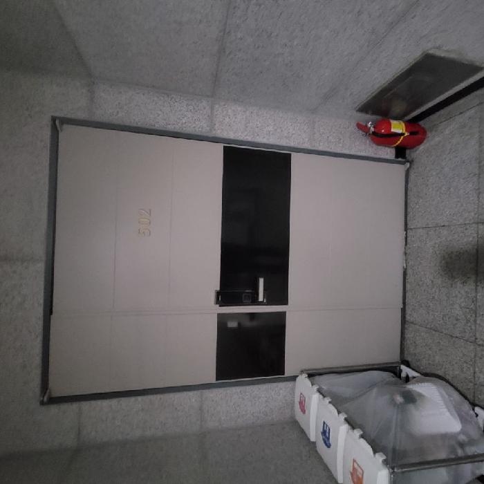 세대 현관문