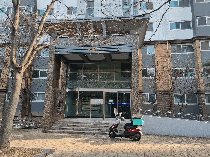 본건 건물 입구