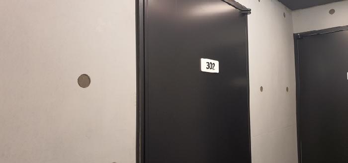 302