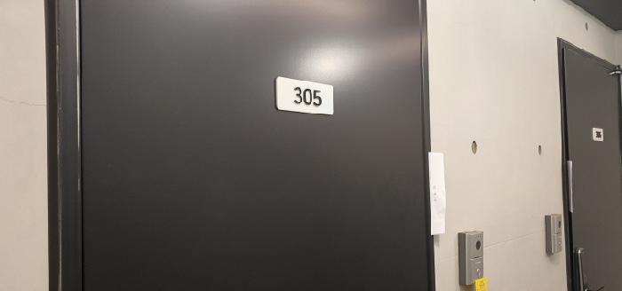 305