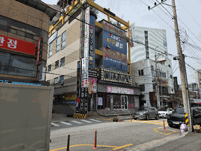 기호(3)건물 남측에서 촬영한 입구 전경