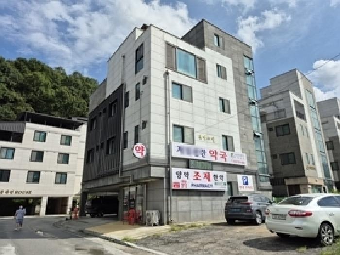 이 사건 토지 및 건물
