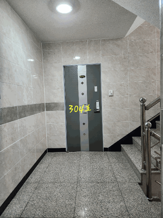 3층 304호